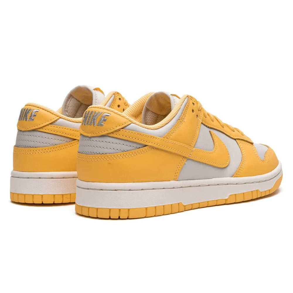 
                      
                        Nike Dunk Low Citron Pulse (W)
                      
                    