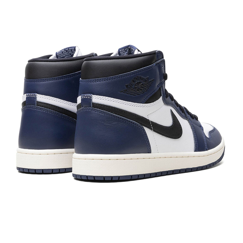 
                      
                        Air Jordan 1 Retro High Midnight Navy
                      
                    