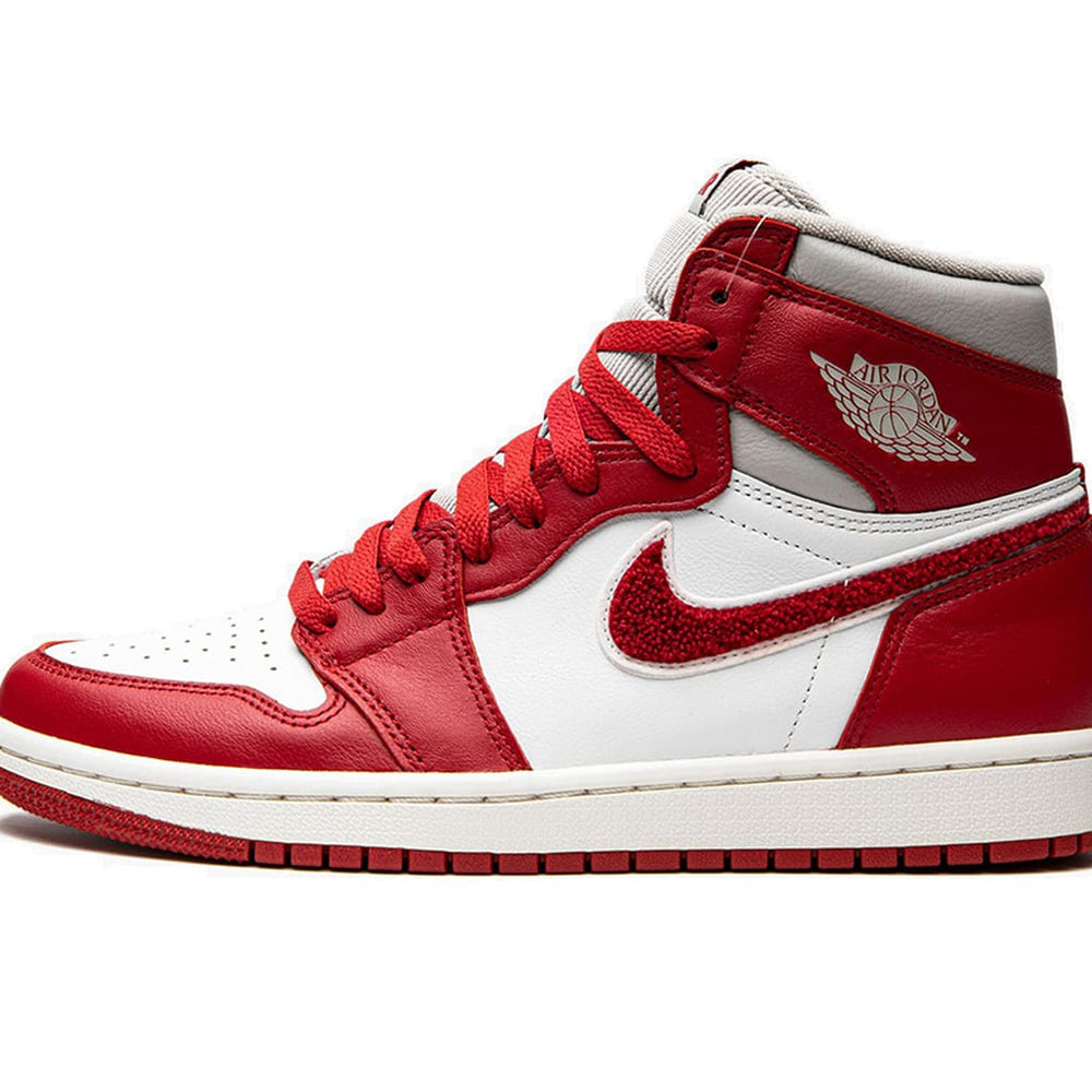 Air Jordan 1 Retro High Varsity Red (W)