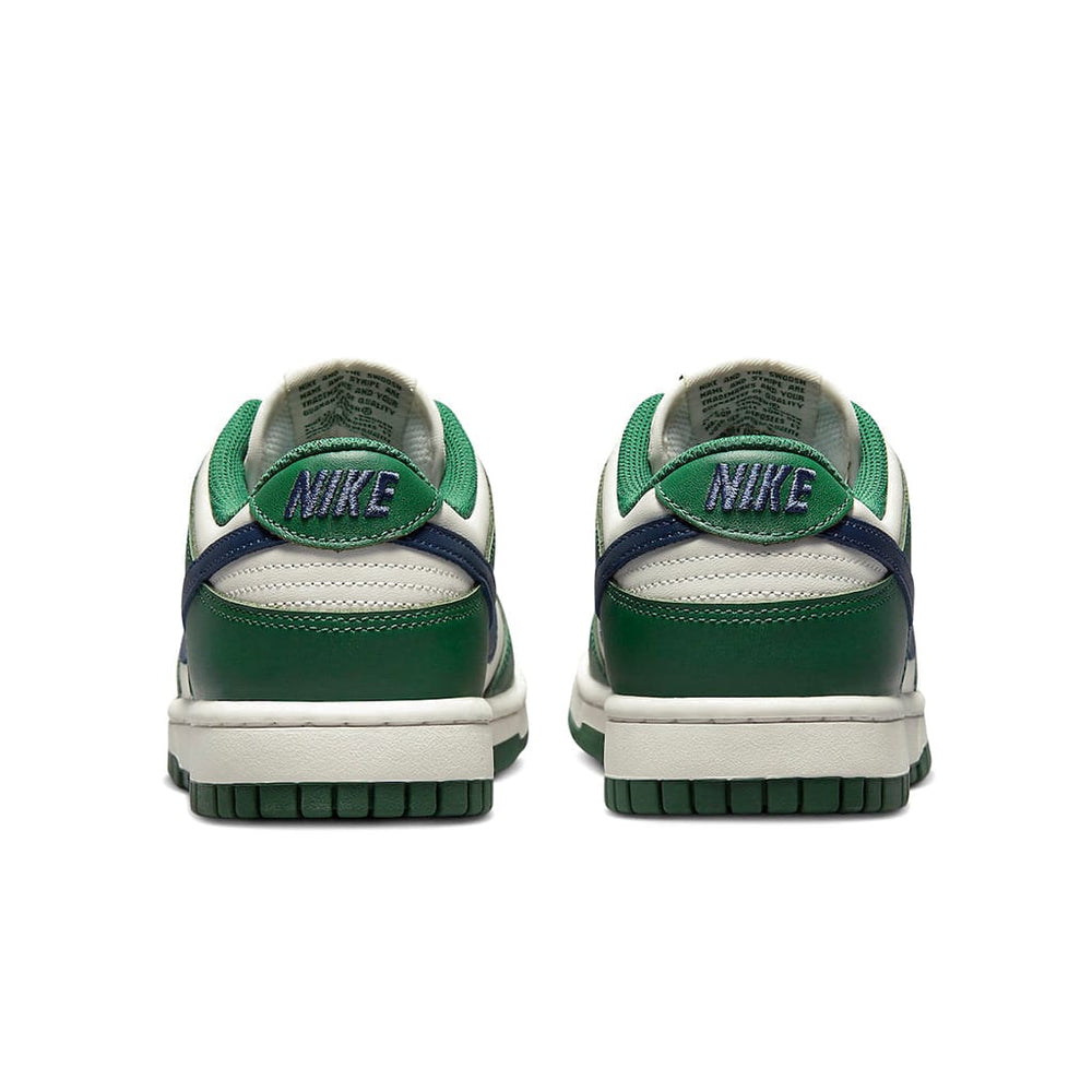 
                      
                        Nike Dunk Low Gorge Green Midnight Navy (W)
                      
                    