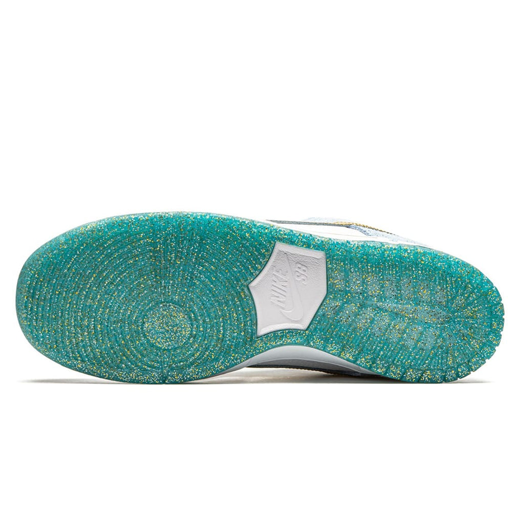 
                      
                        Nike SB Dunk Low Sean Cliver
                      
                    