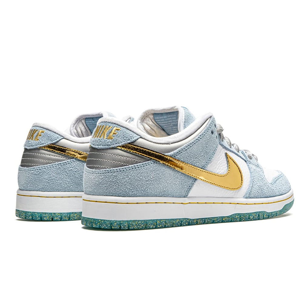 
                      
                        Nike SB Dunk Low Sean Cliver
                      
                    