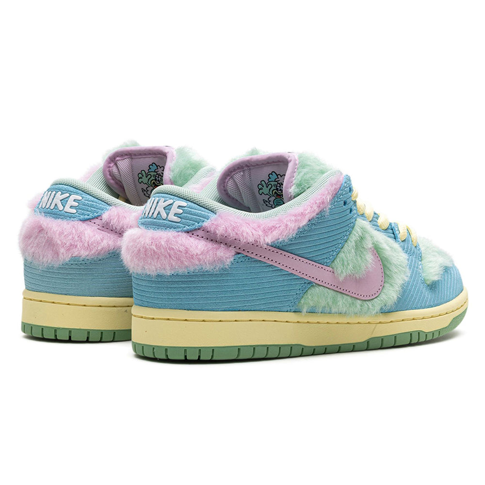 
                      
                        Nike SB Dunk Low Verdy Visty
                      
                    